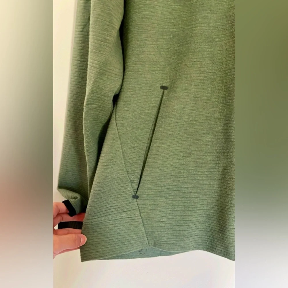 Old Navy Dynamic Fleece Pullover - Picture 2 of 5